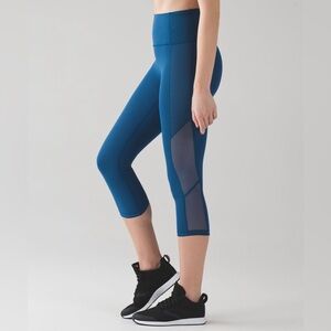 Lululemon Athletica Teal Cropped Leggings with Mesh